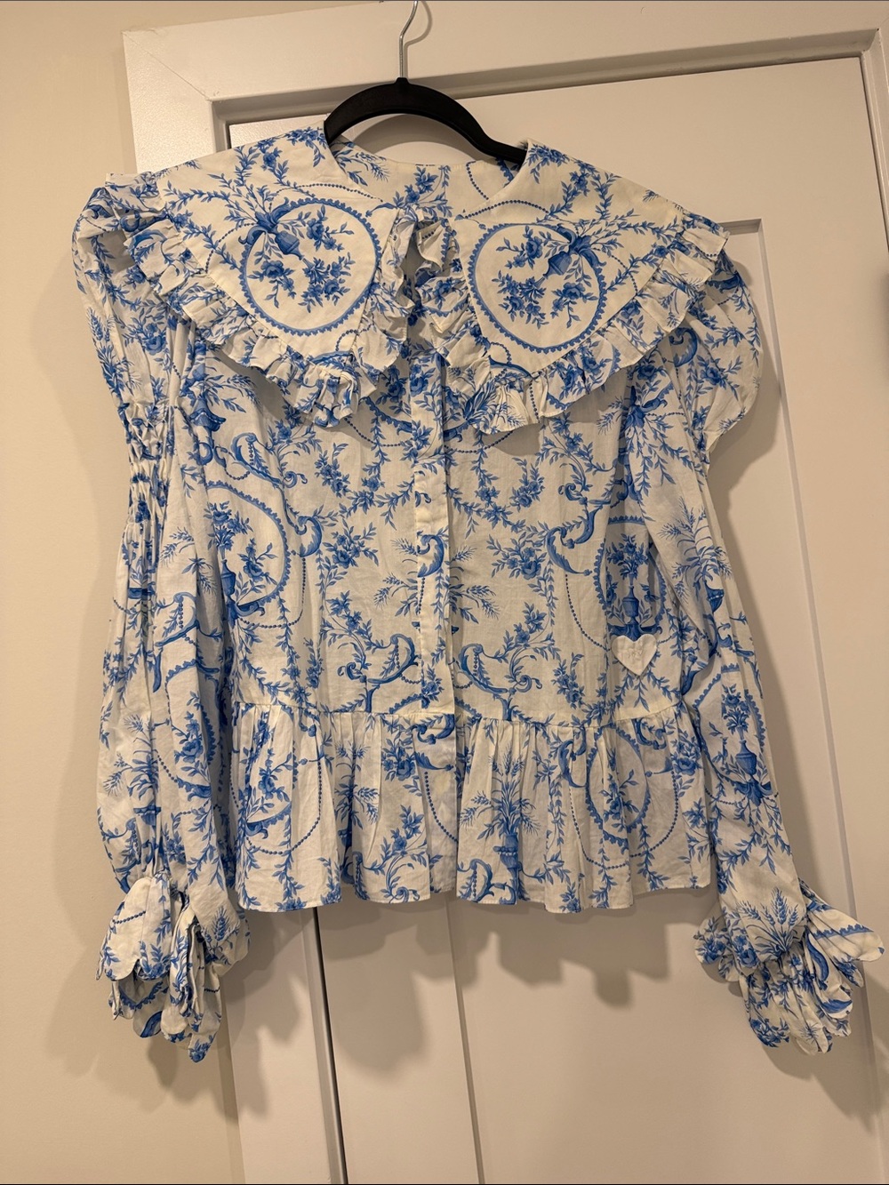 Horror vacui White and Blue Toile Ruffle Peasant Blouse - Women size s like new
